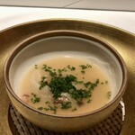 エクアトゥール - ・ヨシキリザメのフカヒレ スープ仕立て