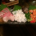 魚貝三昧 雛 - 刺身３点盛り　カンパチ　生タコ　赤貝