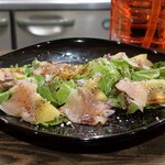 トリワイン ＰＩＫＯＳＨＨＨＵ - キウイフルーツと鶏生ハム バルサミコソース サラダ仕立て