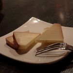 DEN - 自家製スモークチーズ