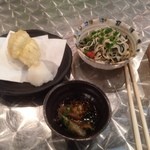 Jizakanayatai Zenchan - 鱧の天ぷらと河豚の湯引き。中津は鱧が名物らしい