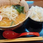 Chuuka Soba Waduki - 味噌チャーシュー麺(¥1,200),ライス並(¥180)