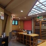 やぶ善 - 玄関入ってすぐ右と正面は、6名対応の席。