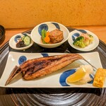 一汁三菜 - さんま干しの焼き魚とお惣菜