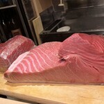 奥 - 仕入れた大間のマグロ