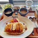 カリー・ブラウン - あいがけカレー、ポークカツトッピング