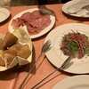 イタリア料理屋 タント ドマーニ - 生ハムサラミの盛り合わせ　白身魚のカルパッチョ　バケット