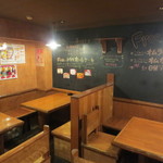 Free - 奥にはテーブル席もあります