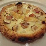 ラ・テンダ・ロッサ - ピッツァ（ポルチーニ茸とモッツァレラ）（2013.11）