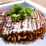 神戸鉄板 長田いっしん - 一番人気の【鉄人モダン】もちろんぼっかけ・カス入りです