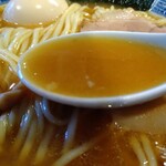 魂の中華そば - 出汁感強いスープ