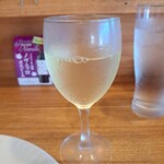 グラディート - やっぱり我慢できずに白ワインをお願いしてしまった……。
