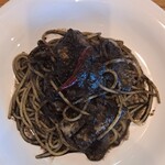 グラディート - イカ墨スパゲティー。