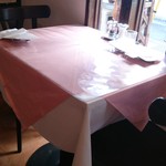 店内のテーブル席