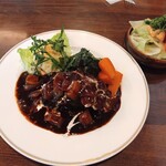 西洋料理店　エスコフィエ - 和牛ほほ肉の赤ワイン煮込み（サラダ付）