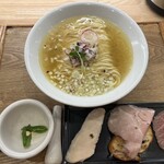 だしと小麦の可能性 - 美しい麺線！まるでイタリアンみたいなセットアップ♥️