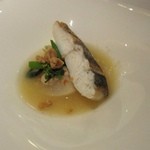 ラール・エ・ラ・マニエール - スズキのポアレ蕪の摩り下ろし帆立スープ煮