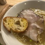 だしと小麦の可能性 - 〆はスープをバゲットに浸して！