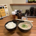 老虎苑 - かす汁定食＠500円＋生卵＠50円