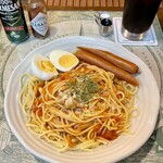 珈琲専門店 東亜 - ボンゴレロッソはソーセージとゆで卵をトッピング