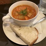 オステリア 祐 - パスタランチのチキンと野菜のスープ