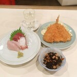 長八 - サービスセット（刺身、あじフライ、小鉢、飲み物1杯）