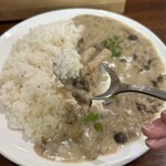 喫茶 ミトン - きのこたっぷり白いビーフストロガノフ