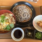 Kara yoshi - 親子丼蕎麦セット＋単品もも唐揚げ　850円