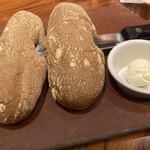 アウトバックステーキハウス - おかわり自由で美味しい食前パン