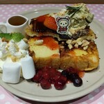 ELOISE's cafe川崎 - クリスマスカラーのふわふわフレンチトースト