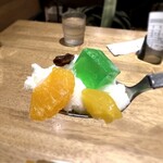 Shirokuma cafe - ふわっふわの氷にさっぱりとしたミルクが沢山かかっていて、食べた瞬間に何時も食べてる白くまの味やん‼️
      