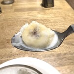 Shirokuma cafe - 中からバナナが‼️この白熊‍❄️はオスやな
