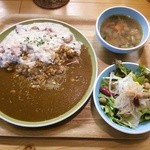 KICHITONARU KITCHEN - 長谷川農産のマッシュルーム入りミルク入りカレー＋野菜スープ