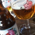 22526670 - 可愛いピンク豚ちゃんのビール。
                      美味しい