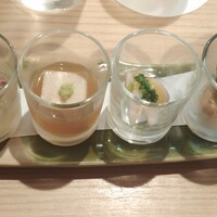 魚菜 由良 2号店 - 酒盗豆腐、マンボの酢味噌、アサリ、貝柱など〜