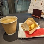 TOKYO PANINO AROMAFRESCA - チーズたっぷりたまごパン＋カフェラテ