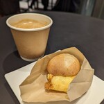 TOKYO PANINO AROMAFRESCA - チーズたっぷりたまごパン＋カフェラテ