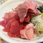 篭の鳥 - 生本マグロ五種丼定食 1980円
            （大トロ、中トロ、赤身、頭肉、中落ち）
