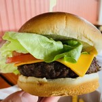 Aunty Pat's Cafe - クラシックバーガー