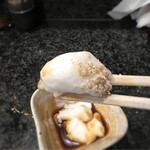 Akadori Sumiyaki Daiyasu - 胡麻の風味が良く、それ以上にもっちもち食感が最高‼️いきなり超美味しい