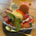 patisserie cafe enough - いちごパフェ