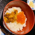Taira Shokudou - 酢飯をおかわり、（上）うに、（上）イクラをのせて極上のミニうにイクラ丼完成♫