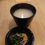 餃子と九州うまかもん 伍えん - お通しの牛骨スープ 202311