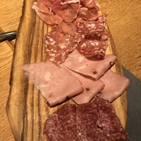 オービカ モッツァレラバー 横浜店 - サルーミ4種盛り合わせ:2500円