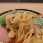 手打麺祭 かめ囲 - その場で打っているのを見ることの出来る、ほうとうのような麺！