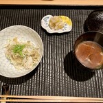 豪龍久保 - 松葉蟹の炊き込みご飯  大なめこの味噌汁