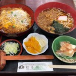 松月庵 - これぞ蕎麦屋のカツ丼、出汁と玉ねぎとたまごがとんかつを引き立てます