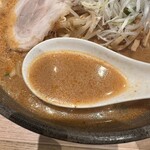 俺流塩らーめん - 「辛味噌ラーメン」のスープ
            2023年11月23日