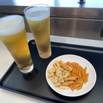 Diamond Premier Lounge - 生ビール、減塩亀田の柿の種、あられミックス