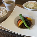 カフェ ニコ - 季節のお野菜と豆腐の近江牛ハンバーグ(ソース無)